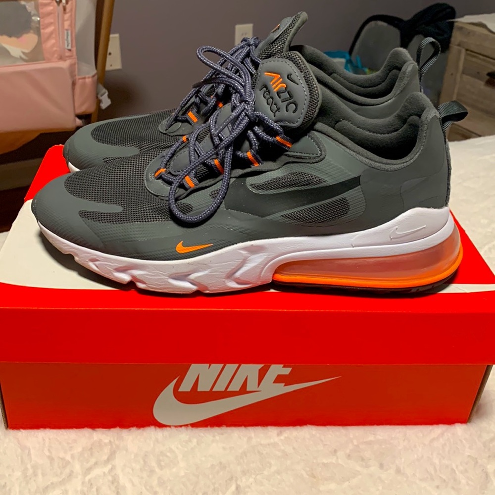 Men’s Nike size 9 sneakers Greg and orange air max 270s react worn once